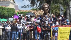 Docentes y alumnos de Chiapas protestan por falta de pago a maestros interinos