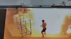 VIDEO | Hombre provoca terrible incendio en fabrica de papel; jugaba con un encendedor