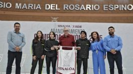 Foto que representa a "Tenemos nivel de competencia de alto rango" al abanderar a delegación rumbo a Olimpiada Olimpiada Nacional: Rubén Rocha