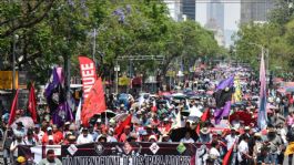 Foto que representa a Mega marcha y paro nacional de maestros 2025 | en vivo y ALTERNATIVAS VIALES