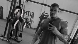 Foto que representa a Muere Wanderson da Silva Moreira, fisicoculturista de 30 años, en plena competencia
