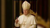 Foto ilustrativa de la nota titulada: Trump presume foto vestido como el Papa hecha con IA, previo al cónclave en el Vaticano