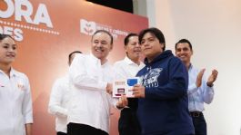Foto que representa a Gobernador Durazo transforma la educación en Sonora con más de 450 mil becas a estudiantes