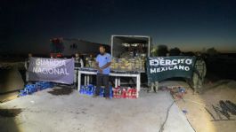 Foto que representa a Aseguran tractocamión con más de 700 paquetes de droga como parte de la "Operación Relámpago"
