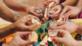 Foto que representa a Maestros mezcaleros invitan a disfrutar la prueba inmersiva del "Festival Experiencia Mexcal" en CDMX