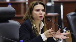 Foto que representa a Carla Humphrey invita a la ciudadanía a conocer las candidaturas en la página del INE y salir a votar el 1 de junio