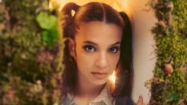 Foto que representa a Conoce a Mariposa, la joven que emplea la música para crear conciencia sobre la salud mental