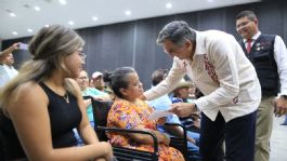 Foto que representa a Américo Villareal encabeza entrega de tarjetas de Pensión para el Bienestar a Personas con Discapacidad