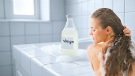 Foto que representa a Cómo usar el vinagre blanco para lucir un cabello brilloso y saludable