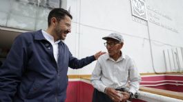 Foto que representa a Martí Batres visita instalaciones médicas del ISSSTE en Oaxaca