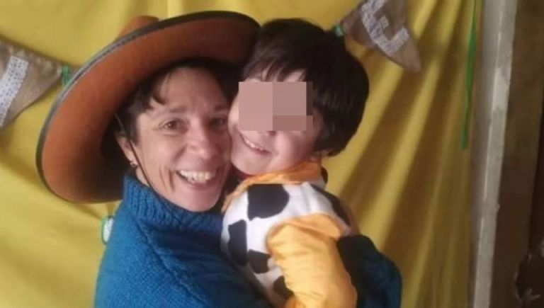 el esposo de micaela hallo a su familia al regresar de trabajar