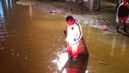 Foto que representa a Se desborda el Canal de Chalco por fuertes lluvias