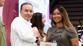 Foto que representa a Alfonso Durazo cumple a población del sur con becas a estudiantes y apoyos para familias vulnerables