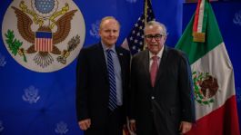 Foto que representa a Rubén Rocha Moya asiste a evento por el 249 aniversario de la independencia de EU en Hermosillo
