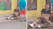 Foto ilustrativa de la nota titulada: Vecinos golpean y amarran a un poste a joven que estaba asaltando a un taxista | VIDEO